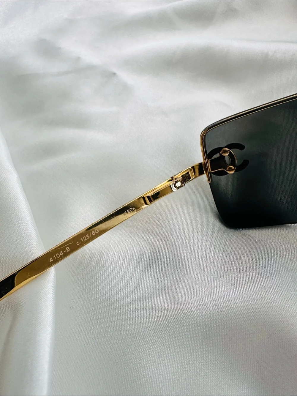 Rare 𝑪𝑯𝑨𝑵𝑬𝑳 Gold-Tone Frame Grey Mirror Sunglasses with CC Crystal #145